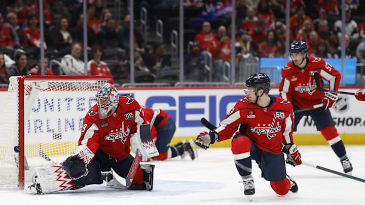 Charlie Lindgren, Washington Capitals Mandatory Credit: Geoff Burke-Imagn Images