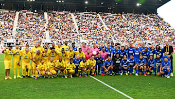 Team Ronaldinho took on Team Roberto Carlos in Miami