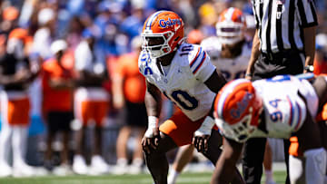 Florida Gators inside linebacker Grayson Howard (10) waits for the snap during the second half at the Orange and Blue spring football game at Steve Spurrier Field at Ben Hill Griffin Stadium in Gainesville, FL on Saturday, April 13, 2024. [Matt Pendleton/Gainesville Sun]