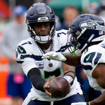 Seattle Seahawks quarterback Geno Smith (7) hands off to running back Kenneth Walker III (9) in the first quarter of the NFL Week 6 game between the Cincinnati Bengals and the Seattle Seahawks at Paycor Stadium in downtown Cincinnati on Sunday, Oct. 15, 2023.