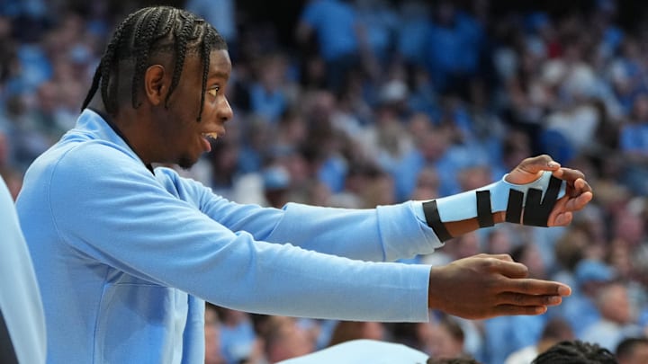 North Carolina Tar Heels forward Caleb Wilson (8)