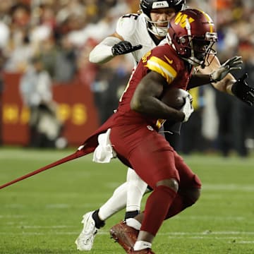 New Bears receiver Olamide Zaccheaus gets free from Dee Alford after  a catch for Washington last year, or almost free.