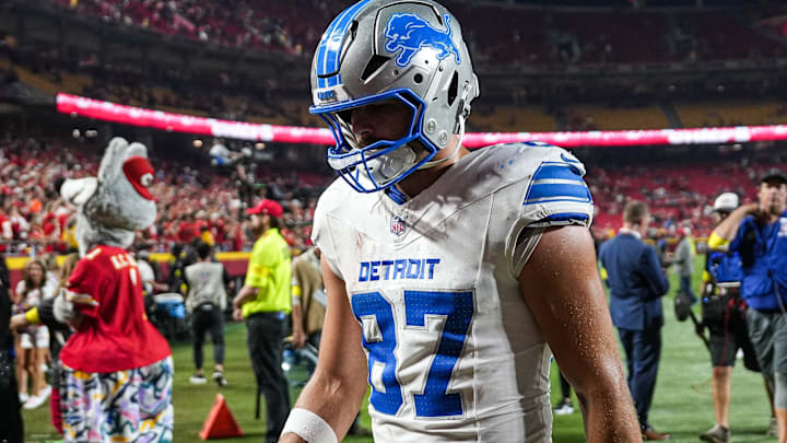 Detroit Lions tight end Sam LaPorta (87) walks off the field after a 30-13 loss to the Kansas City Chiefs at Arrowhead Stadium in Kansas City, Missouri on Sunday, Oct. 12, 2025.