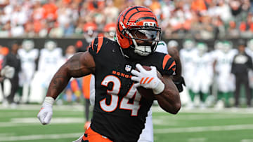 Oct 26, 2025; Cincinnati, Ohio, USA; Cincinnati Bengals running back Samaje Perine (34) runs with the ball during the third quarter against the New York Jets at Paycor Stadium. Mandatory Credit: Joseph Maiorana-Imagn Images