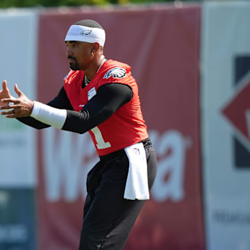 Jalen Hurts spoke with Shedeur Sanders after Browns-Eagles joint practice on Wednesday. 