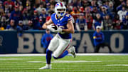 Nov 2, 2025; Orchard Park, New York, USA; Buffalo Bills tight end Dalton Kincaid (86) runs with the ball in the second half against the Kansas City Chiefs at Highmark Stadium. Mandatory Credit: Gregory Fisher-Imagn Images