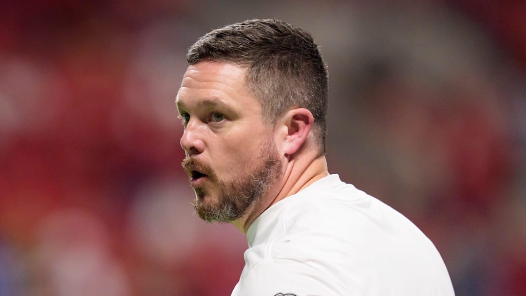 Oregon head coach Dan Lanning takes the field as the Oregon Ducks face the Indiana Hoosiers in the Peach Bowl on Jan. 9, 2026, at Mercedes-Benz Stadium in Atlanta, Georgia.