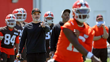 Cleveland Browns coach Kevin Stefanski watches quarterback Shedeur Sanders do drills at the Cleveland Browns facility