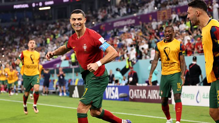 Cristiano Ronaldo se torna primeiro jogador na hist&Atilde;&sup3;ria a marcar gol em cinco  Copas