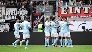 Union Berlin beujbelt den Auswärtssieg in Frankfurt