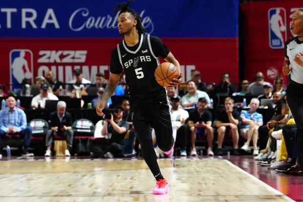 San Antonio Spurs guard Stephon Castle (5) dribbles against the Portland Trail Blazers during the first quarter. 