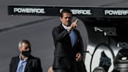 Fernando Gago, cuando fue técnico de Aldosivi.