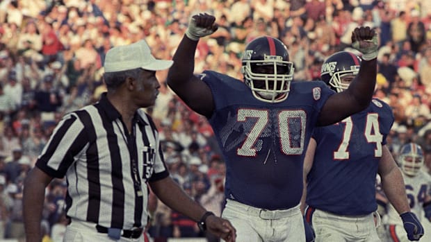 New York Giants defensive end Leonard Marshall  