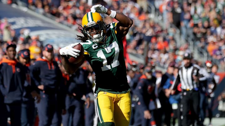 Former Green Bay Packers wide receiver Davante Adams makes a catch at the Chicago Bears in 2021.