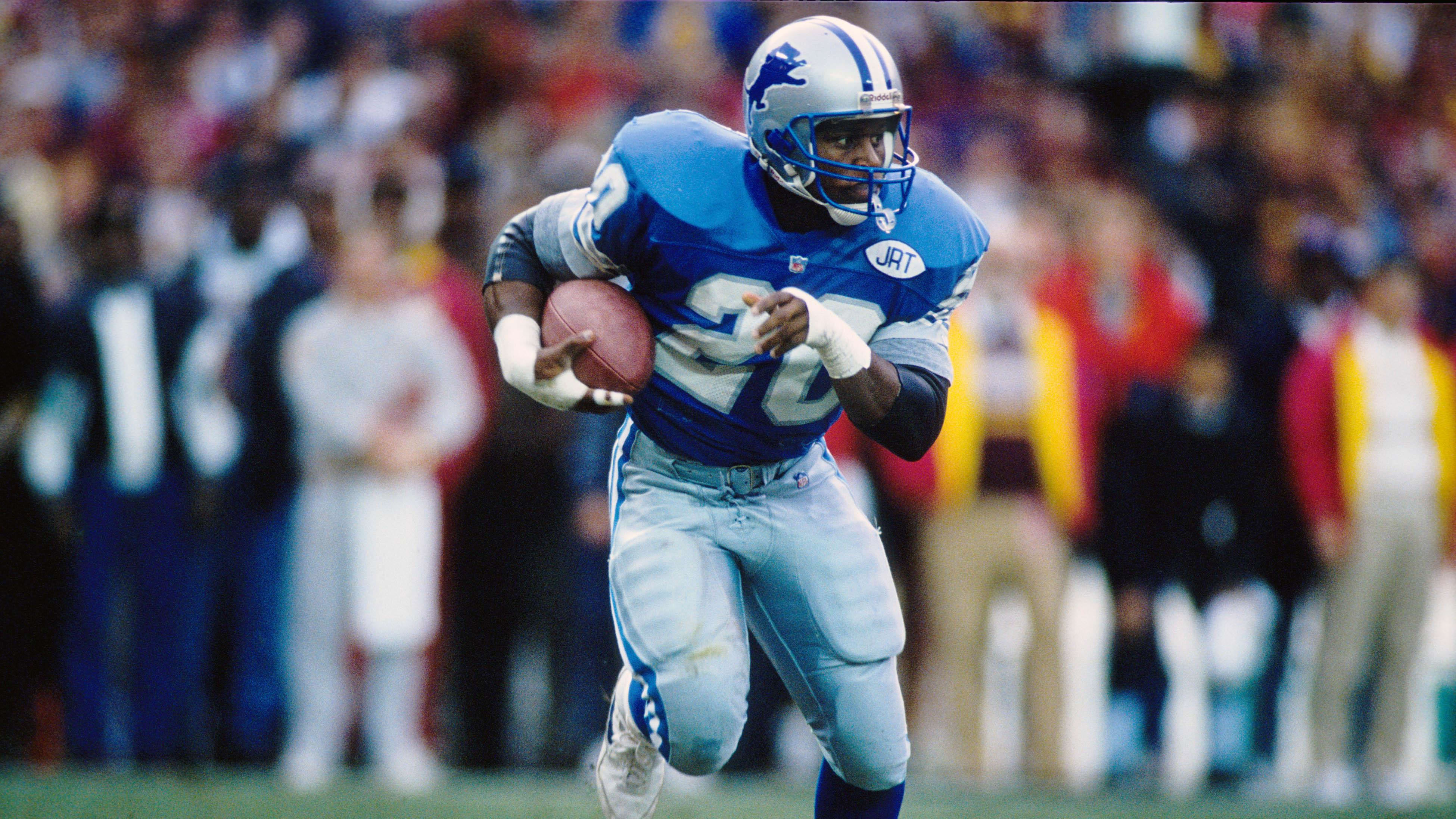 Detroit Lions running back Barry Sanders (20) carries the ball.