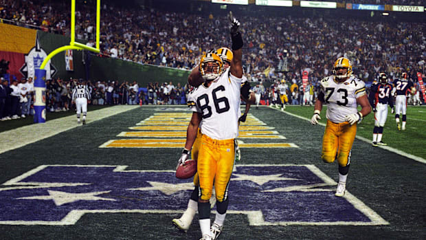 Green Bay Packers receiver Antonio Freeman (86) reacts in the end zone against the Denver Broncos during Super Bowl XXXII.