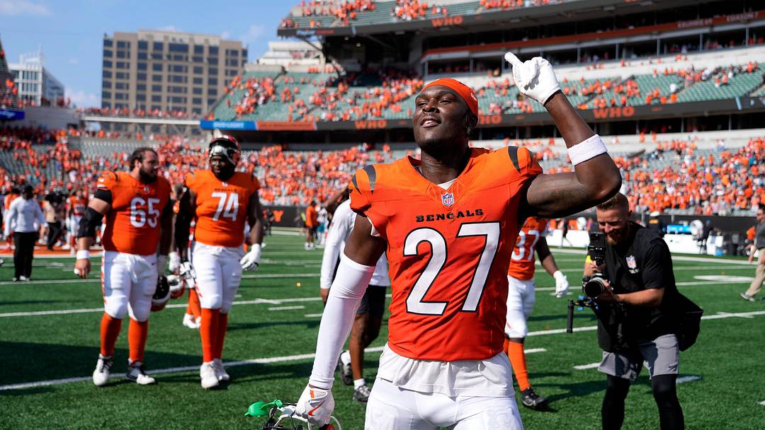 Cincinnati Bengals safety Jordan Battle (27) celebrates the Bengals 27-31 win over the Jacksonville Jaguars at Paycor Stadium on Sunday, September 14, 2025. Cincinnati Bengals safety Jordan Battle (27) celebrates the Bengals 27-31 win over the Jacksonville Jaguars at Paycor Stadium on Sunday, September 14, 2025.