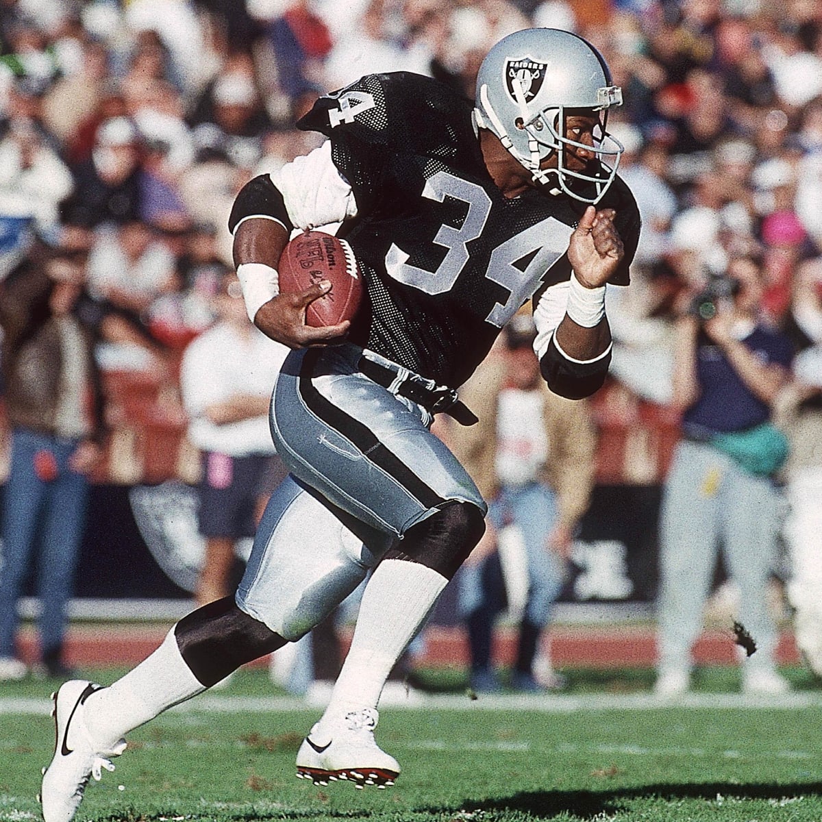 Nike drops awesome Raiders Bo Jackson classic NFL kicks PHOTOS
