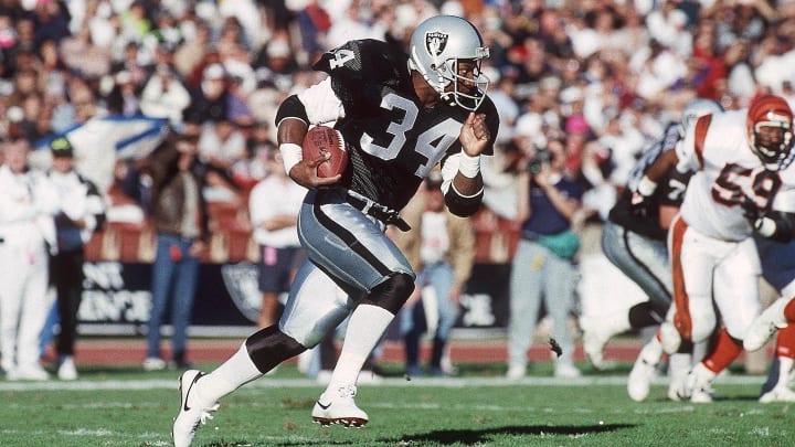 Dec 16, 1990; Los Angeles, CA, USA; FILE PHOTO; Los Angeles Raiders running back Bo Jackson in action against the Cincinnati Bengals at Los Angeles Memorial Coliseum. 