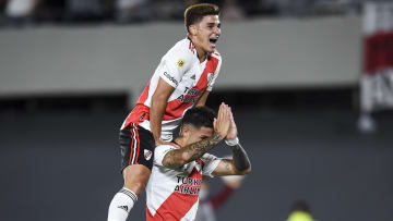 Enzo Fernández y Julián Álvarez celebran el gol frente a Defensa y Justicia.