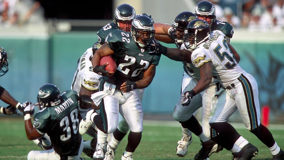 October 6, 2002; Jacksonville, Fla; #22 Runningback Duce Staley of the Philadelphia Eagles runs against the Jacksonville Jaguars at Alltel Stadium.CREDIT: Paul Chapman/ Imagn Images