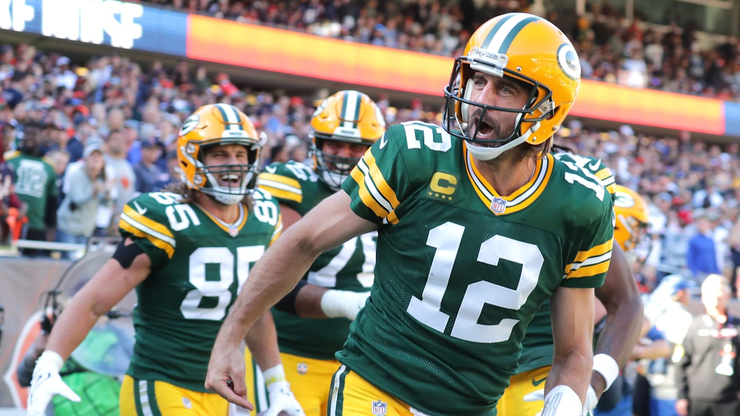 Aaron Rodgers Joins Steelers on One-Year Deal