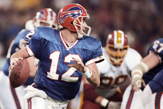 Buffalo Bills quarterback Jim Kelly carries the ball against Washington during Super Bowl XXVI.