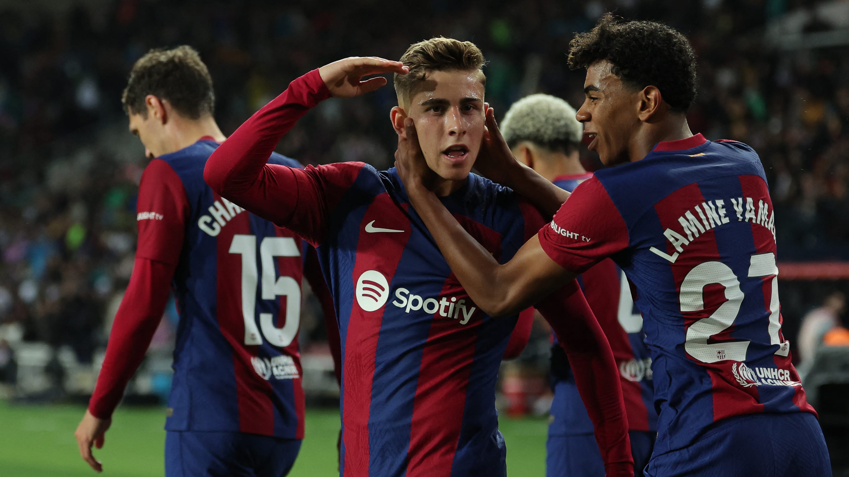 Emerging Barcelona star responds to shock Man Utd transfer link