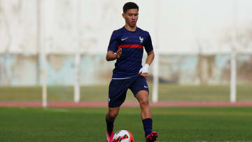 Enzo Sternal avec sa sélection U-17