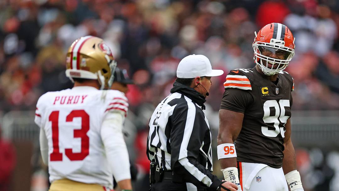 Cleveland Browns defensive end Myles Garrett (95) against San Francisco 49ers quarterback Brock Purdy (13)