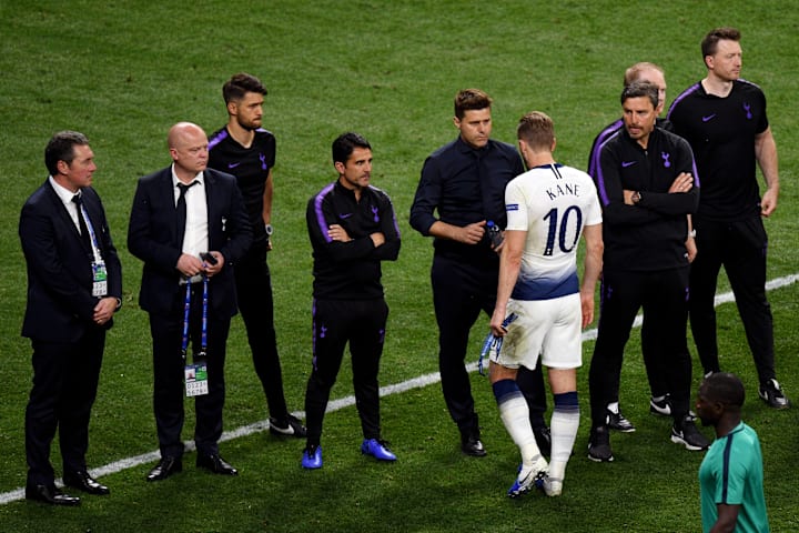Mauricio Pochettino, his coaching staff and Harry Kane.