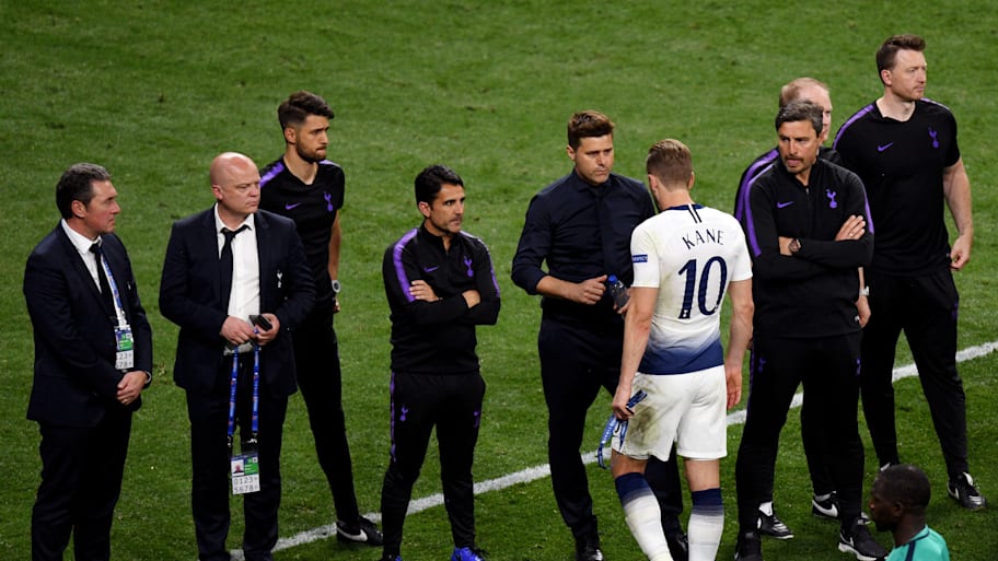 Mauricio Pochettino, his coaching staff and Harry Kane.