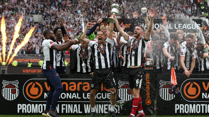 Grimsby Town beat Solihull Moors in the 2022 National League play-off final