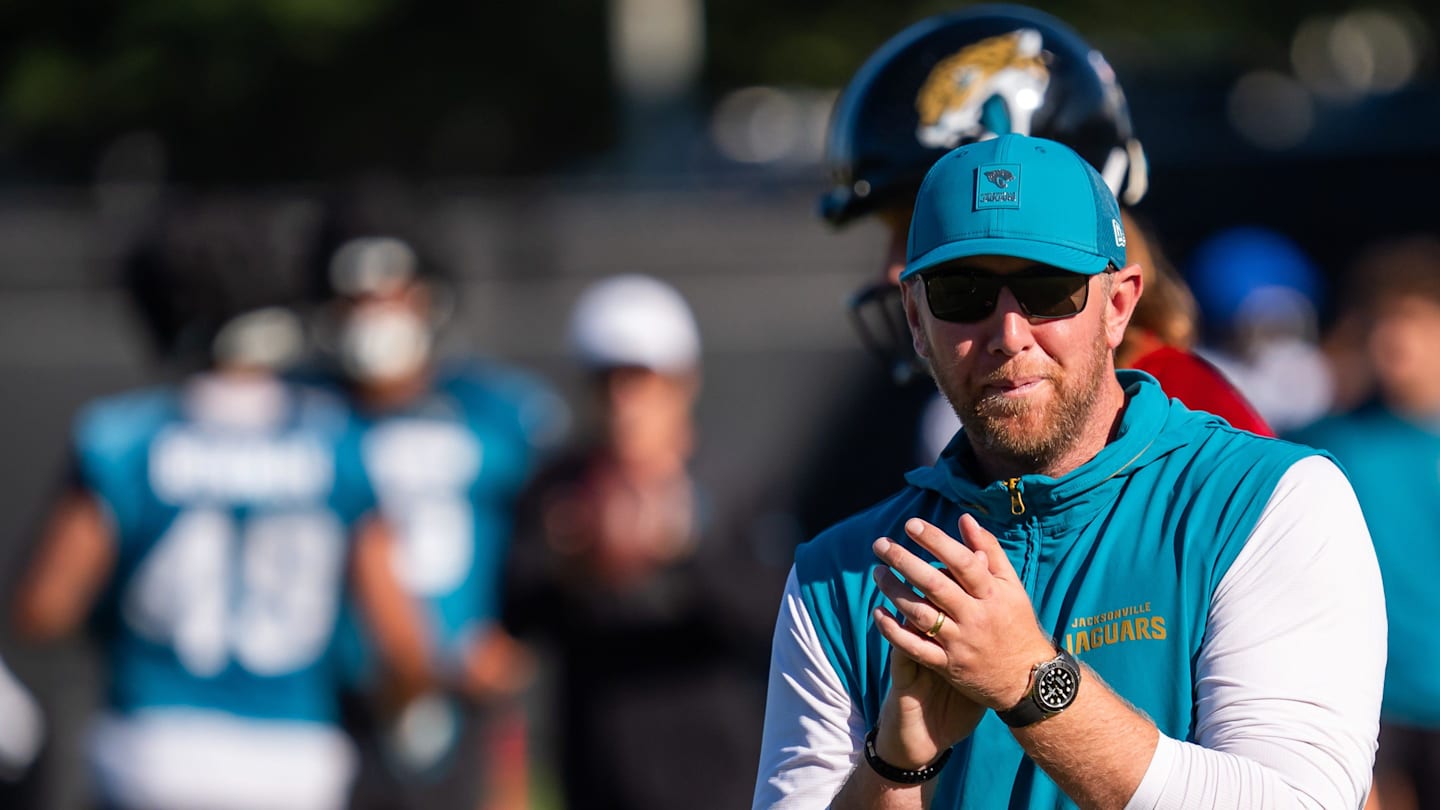 Jaguars HC Liam Coen Reports Progress, Injury Updates, Versatility Tests in Training Camp
