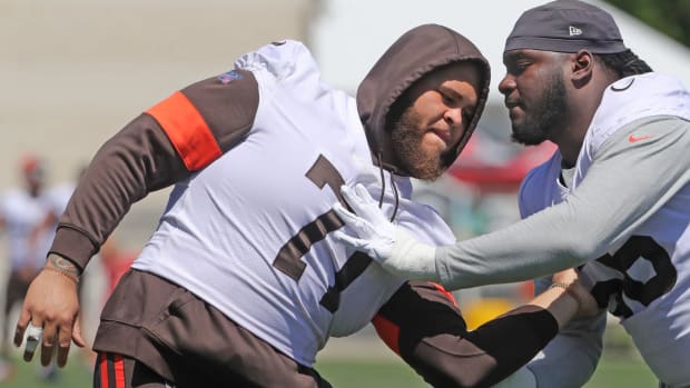 Browns left tackle Jedrick Wills Jr., left, works on pass blocking techniques on Monday, August 2, 2021