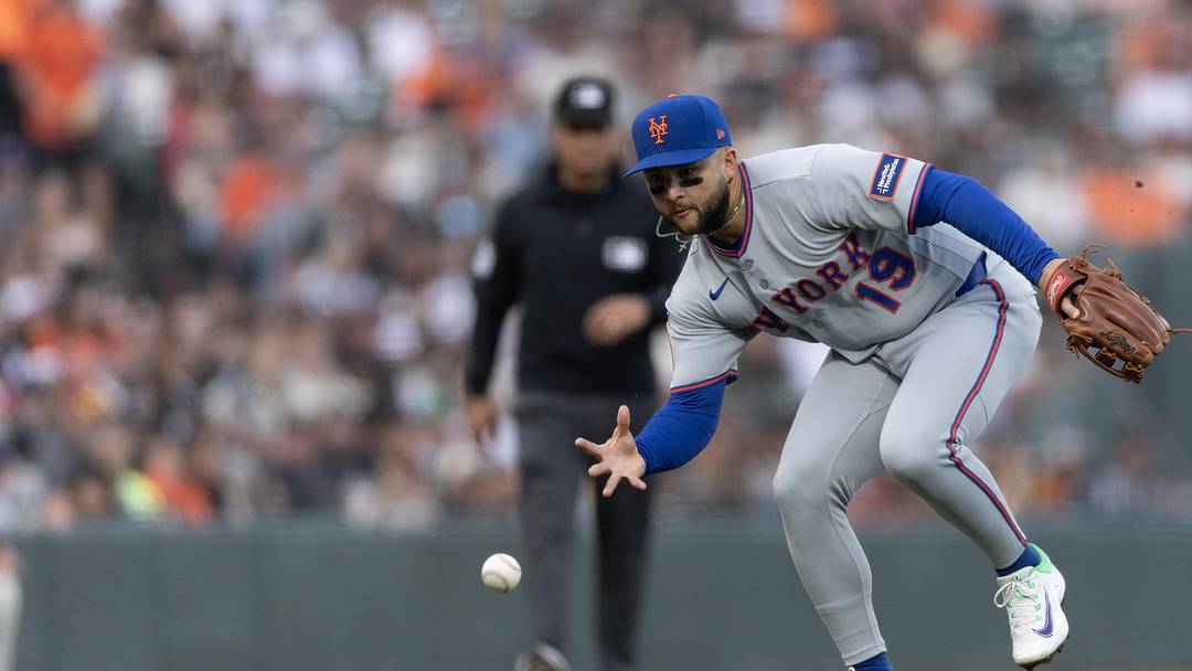 Apr 4, 2026; San Francisco, California, USA; New York Mets third baseman Bo Bichette (19) charges a ground ball by New York Mets pitcher Nolan McLean during the second inning at Oracle Park. Mandatory Credit: D. Ross Cameron-Imagn Images