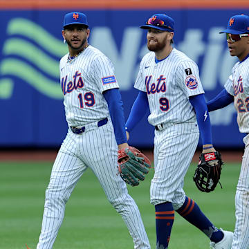 The New York Mets are favored against the Blue Jays on Saturday night.