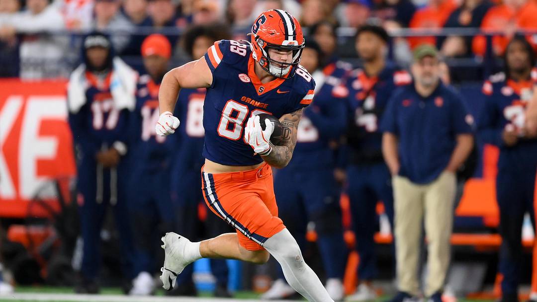 Nov 29, 2025; Syracuse, New York, USA; Syracuse Orange tight end Dan Villari (89) runs against the Boston College Eagles during the first half at the JMA Wireless Dome. Mandatory Credit: Rich Barnes-Imagn Images