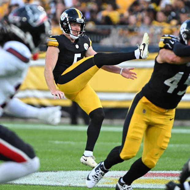 Cameron Johnston (5) punts