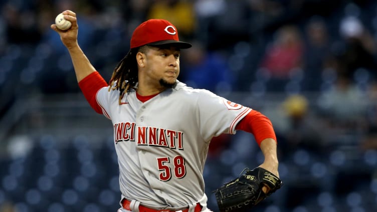 Cincinnati Reds starting pitcher Luis Castillo (58) throws a pitch.