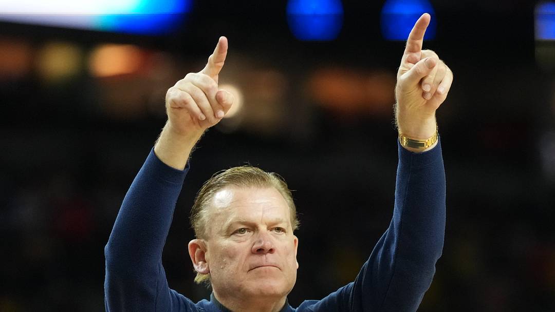 Apr 4, 2026; Indianapolis, IN, USA; Illinois Fighting Illini head coach Brad Underwood reacts against the Connecticut Huskies in the second half during a semifinal of the Final Four of the men's 2026 NCAA Tournament at Lucas Oil Stadium. Mandatory Credit: Robert Deutsch-Imagn Images Apr 4, 2026; Indianapolis, IN, USA; Illinois Fighting Illini head coach Brad Underwood reacts against the Connecticut Huskies in the second half during a semifinal of the Final Four of the men's 2026 NCAA Tournament at Lucas Oil Stadium. Mandatory Credit: Robert Deutsch-Imagn Images