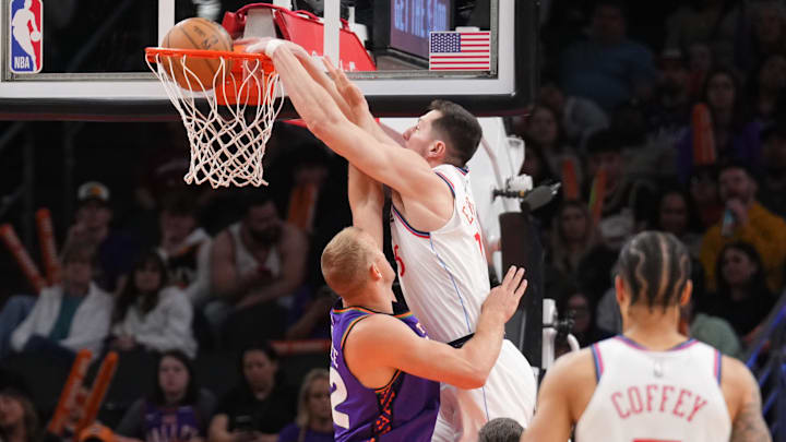 Veteran center Drew Eubanks is signing with the Sacramento Kings. Veteran center Drew Eubanks is signing with the Sacramento Kings.