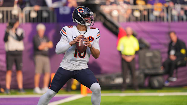 Chicago Bears quarterback Caleb Williams start or sit