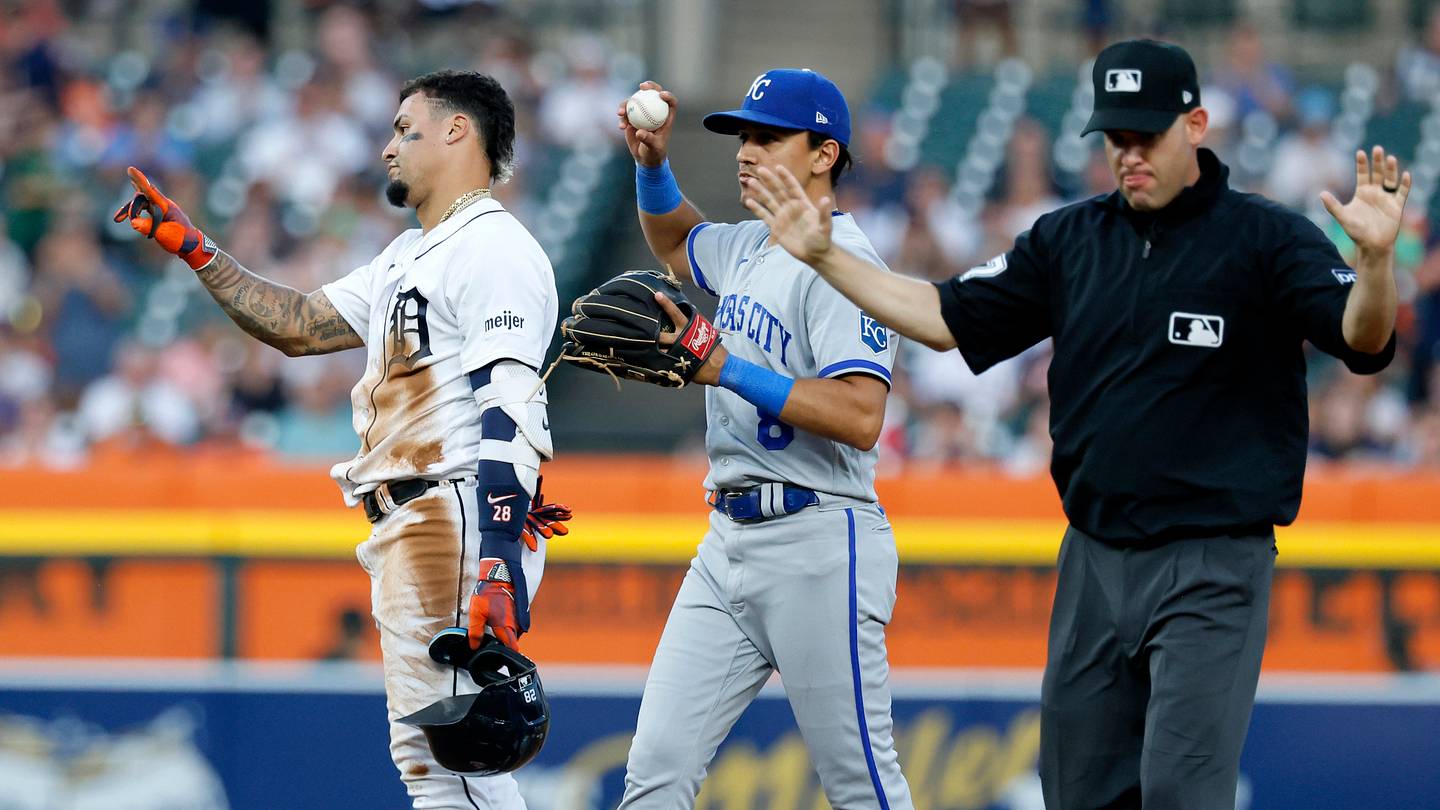 There's No Reason to Be Starting a Baseball Game at 6:40 - Vimarsana News
