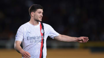 Luka Jovic bleibt bei den Rossoneri. 