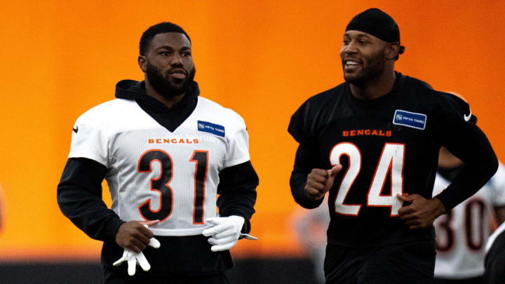 Cincinnati Bengals running back Zack Moss (31) jogs down the field at Bengals spring practice at the IEL Indoor Facility in Cincinnati on Wednesday, June 12, 2024.