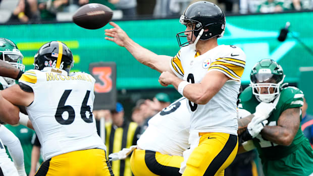 Pittsburgh Steelers quarterback Aaron Rodgers