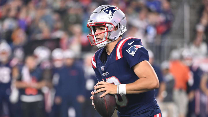 Aug 15, 2024; Foxborough, MA, USA; New England Patriots quarterback Drake Maye (10) looks to pass during the second half against the Philadelphia Eagles at Gillette Stadium. Mandatory Credit: Eric Canha-USA TODAY Sports