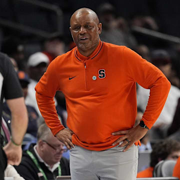 Mar 12, 2025; Charlotte, NC, USA; Syracuse Orange head coach Adrian Autrey reacts to a call by the official  during the second half against the Southern Methodist Mustangs at Spectrum Center. Mandatory Credit: Jim Dedmon-Imagn Images