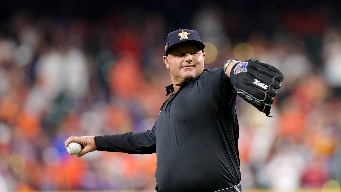 Old man Roger Clemens gets lit up in hilarious performance for Savannah Bananas - Vimarsana News